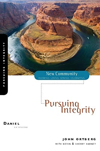 Daniel: Pursuing Integrity (New Community Bible Study Series)